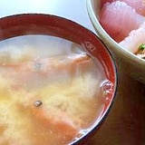 捨てないで！甘エビの頭と卵・豆腐の味噌汁